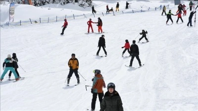 Sarıkamış Kayak Merkezi'nde hafta sonu yoğunluğu