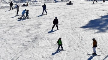 Sarıkamış Kayak Merkezi'nde turizmcileri yeni yıl heyecanı sardı