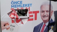 Sarıyer'de AK Parti'nin referandum çadırı ve pankartları parçalandı