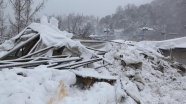Sarıyer'de pazar yerinin çatısı kar nedeniyle çöktü