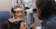 Şaşılık, tablet ve kitapla değil, gözlük tedavisinin yetersizliğinden artabilir