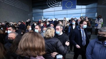 Sassoli için Avrupa Parlamentosu önünde anma töreni düzenlendi