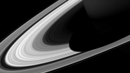 Satürn'ün halkalarına düşen gölgesi kısalıyor