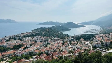 Sayfiye yerinde cemaatle namaz ve ezan, imam, kom&uuml;nist sohbeti -Emin Batur yazdı-