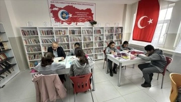 Sedat öğretmen 134 kütüphane kurdu, 579 okula kitap ulaştırdı