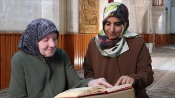 Şehit annesi 78 yaşında Kur’an-ı Kerim okumayı öğrendi