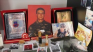 Şehit askerin ailesi evlerinin bir odasını oğullarının hatıralarıyla donattı
