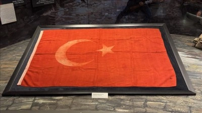 Şehit Kamil'in tabutuna &ouml;rt&uuml;len T&uuml;rk bayrağı m&uuml;zede sergileniyor