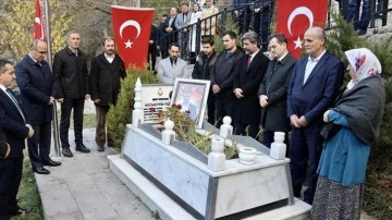 Şehit öğretmen Necmettin Yılmaz Gümüşhane'de mezarı başında anıldı