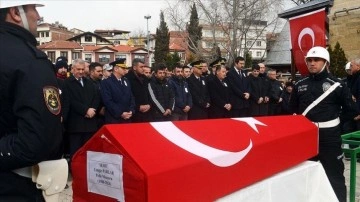 Şehit polis memuru Cengiz Parlak, Amasya'da son yolculuğuna uğurlandı