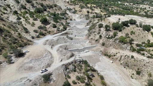 Sel felaketi yaşayan Adıyaman'ın Tut ilçesinde dere yatakları düzenleniyor