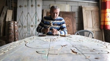 Selçuklu ve Osmanlı motifleriyle süslediği ahşap eserler müzede sergileniyor