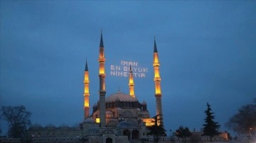 Selimiye Camisi minarelerine 'mahya' asıldı