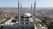 Selimiye Camisi minarelerine ramazan mahyası asıldı