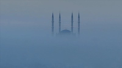Selimiye Camisi sis bulutu i&ccedil;erisinde kaldı