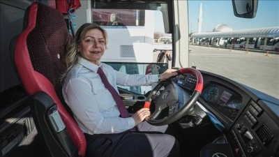 "Şenay kaptan" 6 yıldır şehirler arası yollarda yolcu taşıyor