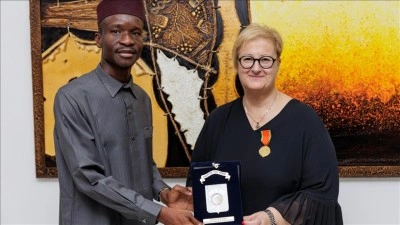 Senegal'den T&uuml;rkiye'nin Dakar B&uuml;y&uuml;kel&ccedil;isi Nur Sağman'a Şeref Madalyası