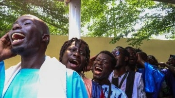Senegal'de Müridiler 12 saat aralıksız toplu zikir çekti