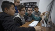 Serabral palsi hastası öğretmen okulda &#039;bilgisayar kurtları&#039; yetiştiriyor