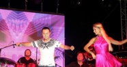 Serdar Ortaç, İskenderun'da açık hava konserinde sahne aldı