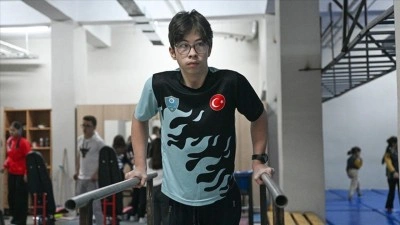 Serebral palsili Muhammed &Ouml;mer, "bileğinin g&uuml;c&uuml;yle" hayata tutundu