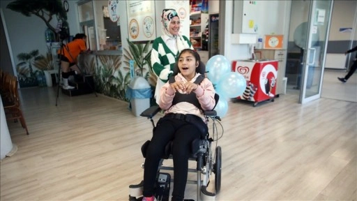 Serebral palsili Zeynep'in yüzü "Taşıma ve pozisyonlama cihazı" ile güldü