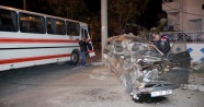Servis otobüsü ile otomobil çarpıştı: 1 ölü, 1 yaralı