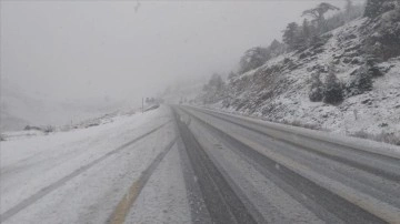 Seydişehir-Antalya karayoluna kar yağdı