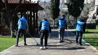 Şeyh Edebali K&uuml;lliyesi'nin Ramazan ayı bakımını y&uuml;k&uuml;ml&uuml;ler yapıyor