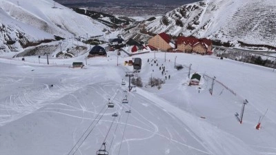 Sezonun uzadığı Paland&ouml;ken'de mayıs ayı sonuna kadar kayak yapılması &ouml;ng&ouml;r&uuml;l&uuml;yor