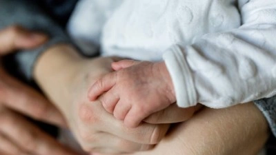 SGK, &ccedil;alışan anneler i&ccedil;in verilen "analık &ouml;deneği" s&uuml;resini uzattı