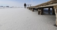 Sibirya soğukları gölleri buza çevirdi