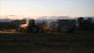 Sıcaktan bunalan çiftçiler hasatlarını gece yapıyor