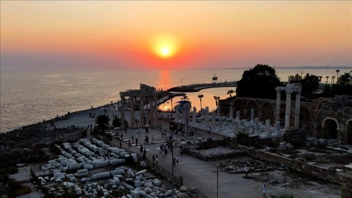 Side Antik Apollon Tapınağı'nda gün batımı, fotoğraf tutkunları için eşsiz kareler sunuyor