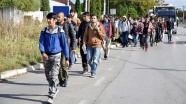 Sığınmacılar Macaristan sınırına yürüyor