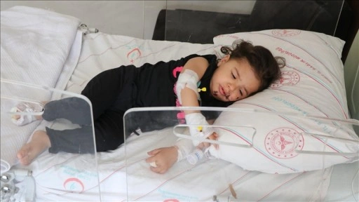 Siirt'te 1,5 yaşındaki çocuğun 5. kattan otomobilin üzerine düşmesi kamerada
