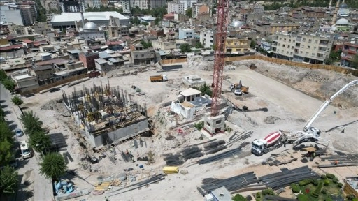 Siirt'te eski yapılarıyla risk oluşturan Karakol Mahallesi kentsel dönüşümle yenileniyor