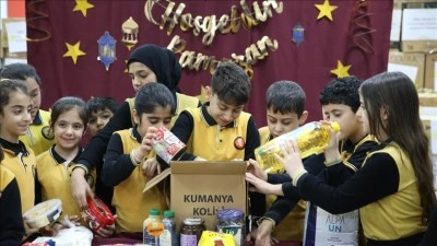 Siirt'te ilkokul &ouml;ğrencileri ramazanda dar gelirli mahalle sakinleri i&ccedil;in seferber oldu