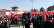 Siirtliler Afrin’e giden askerler için havaalanına akın etti