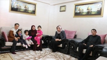 Siirt'te şehit eşi, evini Malatya'dan gelen depremzede aileye açtı