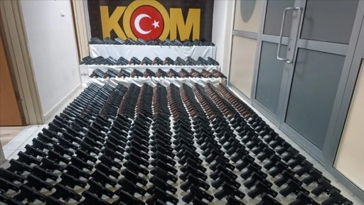 Silah kaçakçılığı yapan şebeke, 11 aylık çalışmayla çökertilmiş