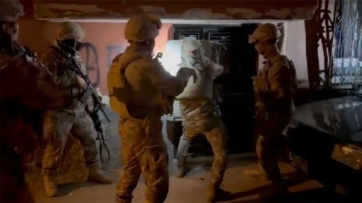 Silah ve mühimmat kaçakçılığına yönelik operasyonlarda 135 şüpheli yakalandı