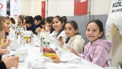 Sındırgı'da &ccedil;ocuklar i&ccedil;in iftar d&uuml;zenlendi