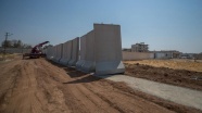 Sınırda 330 kilometre modüler beton duvar örüldü