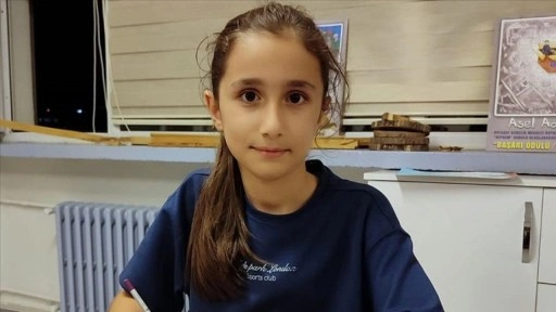 Sinop'ta ilkokul öğrencisi çizdiği karikatürle dünya birincisi oldu