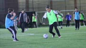 Sinop Valisi gençlerin halı saha maçı teklifini kırmadı