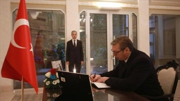 Sırbistan Cumhurbaşkanı Vucic, Türkiye'nin Belgrad Büyükelçiliğinde taziye defterini imzaladı