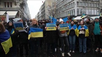Sırbistan'ın Belgrad ve Novi Sad şehirlerinde Ukrayna'ya destek gösterisi