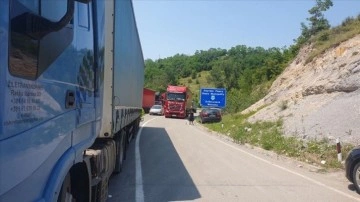 Sırplar Kosova'ya tepki amaçlı 3 sınır kapısını kapatma eylemi başlattı