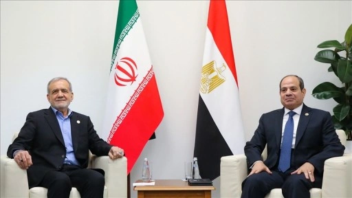 Sisi ile Pezeşkiyan İran'ın nükleer enerji meselesini görüştü
